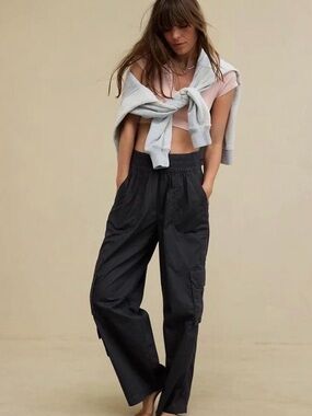 NWT Aerie Easiest Women’s Black High Waisted Satin Wide Leg Cargo Pants SZ M